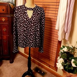 Bell sleeve boutique style blouse